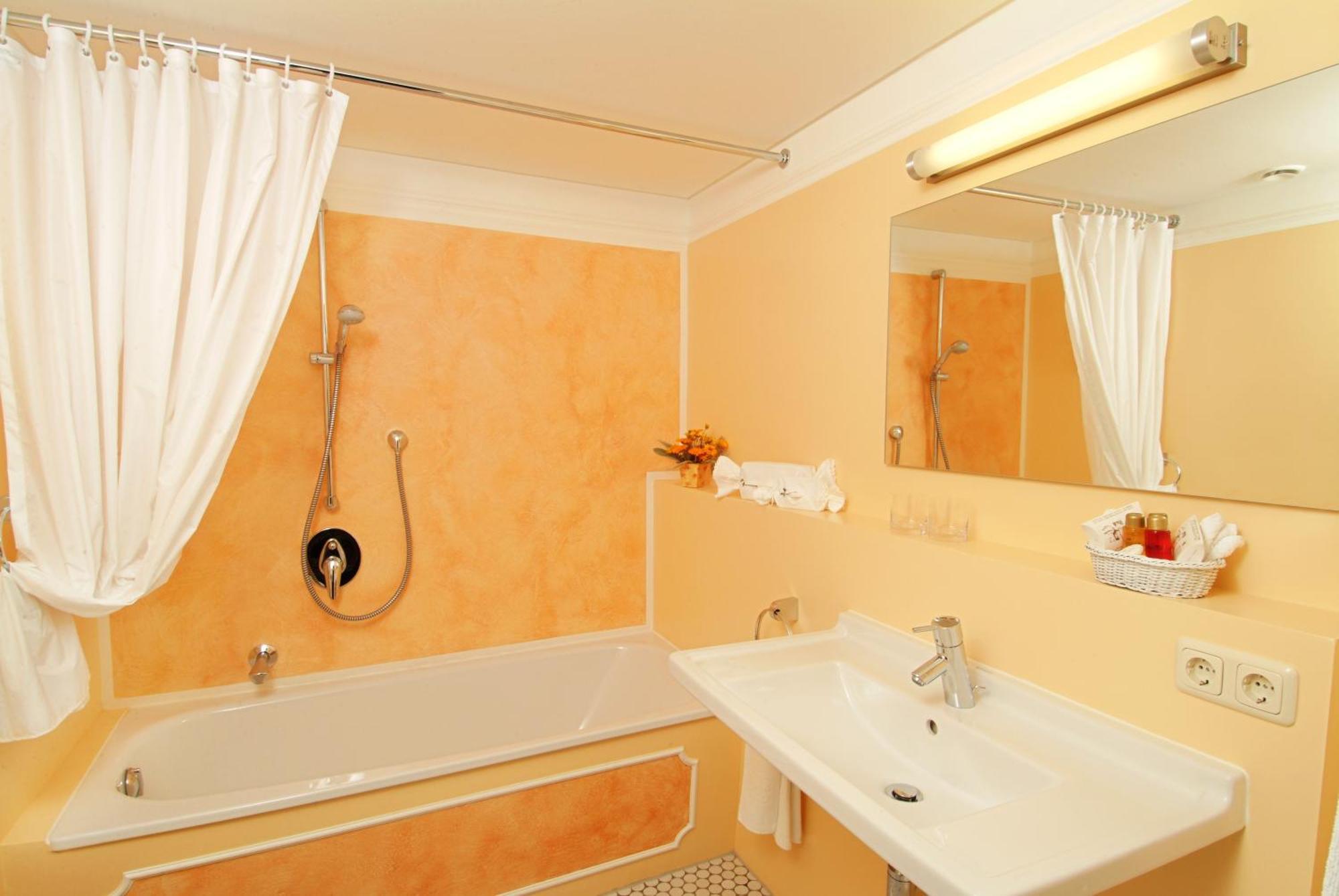 Hotel Leicht Biebelried Экстерьер фото