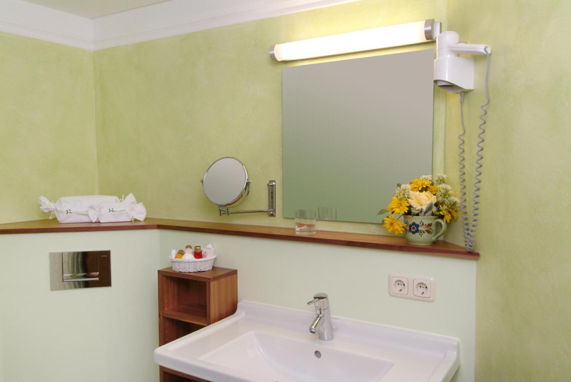 Hotel Leicht Biebelried Экстерьер фото
