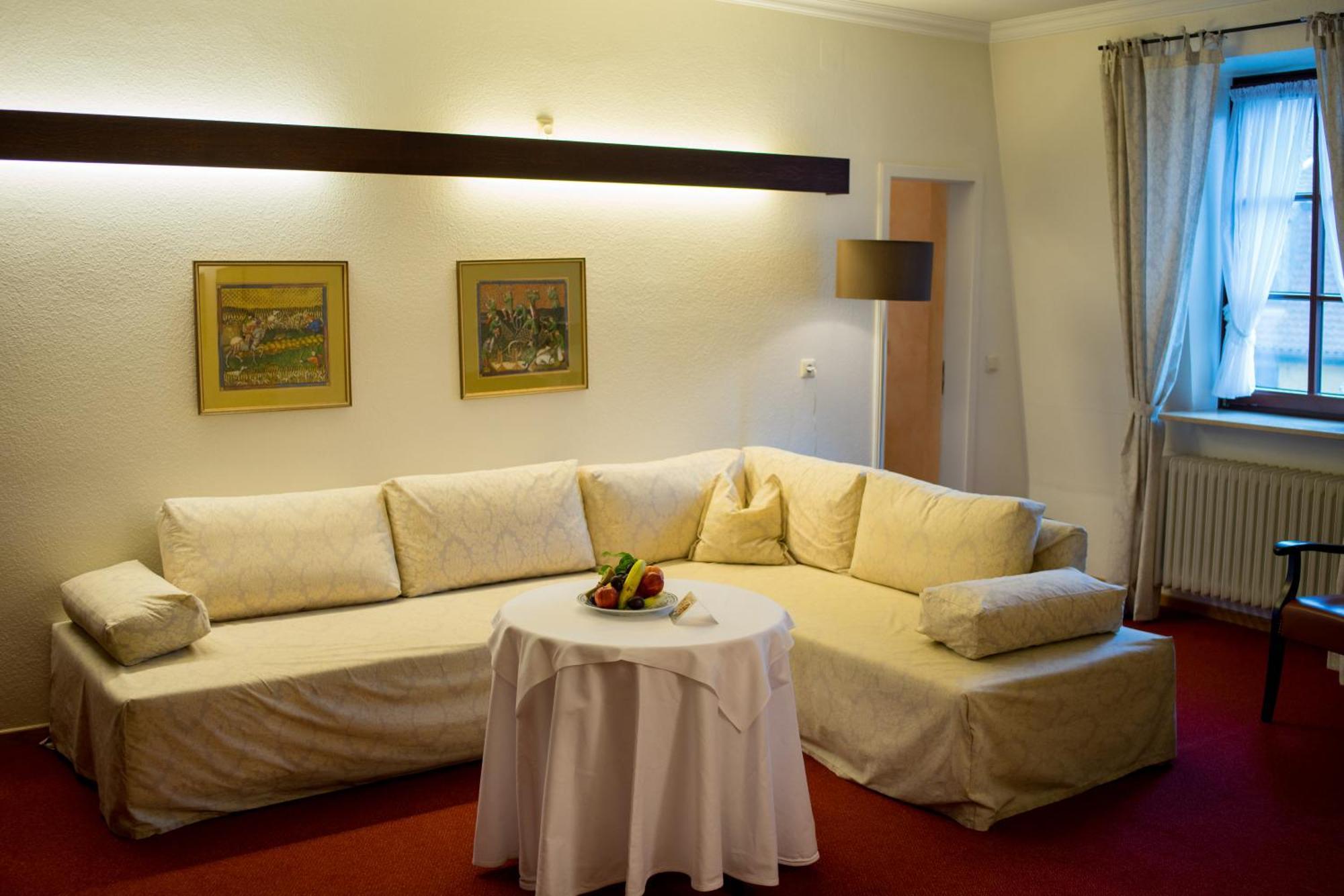 Hotel Leicht Biebelried Экстерьер фото