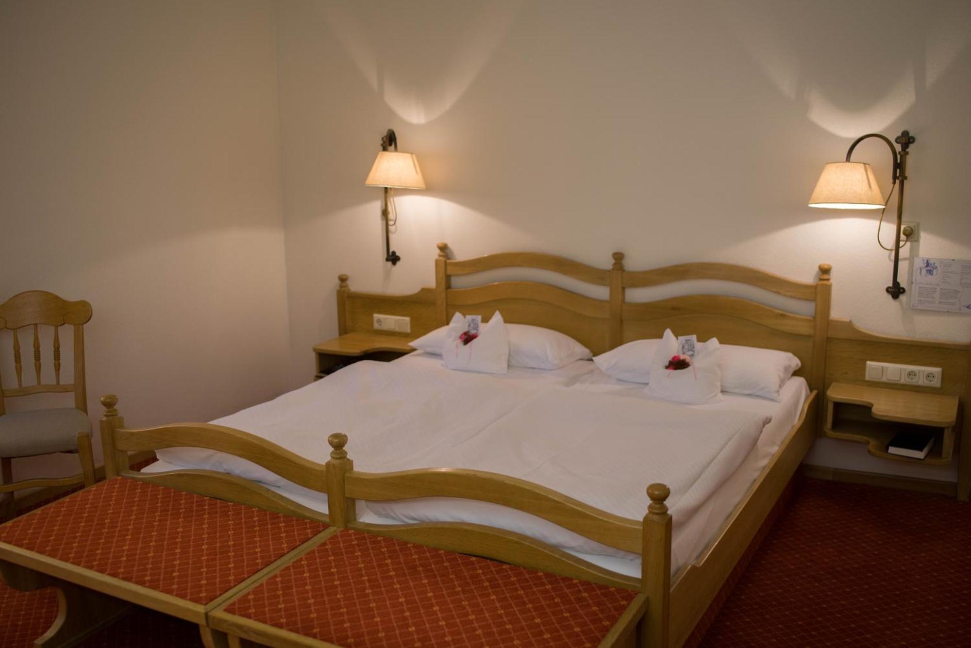 Hotel Leicht Biebelried Экстерьер фото