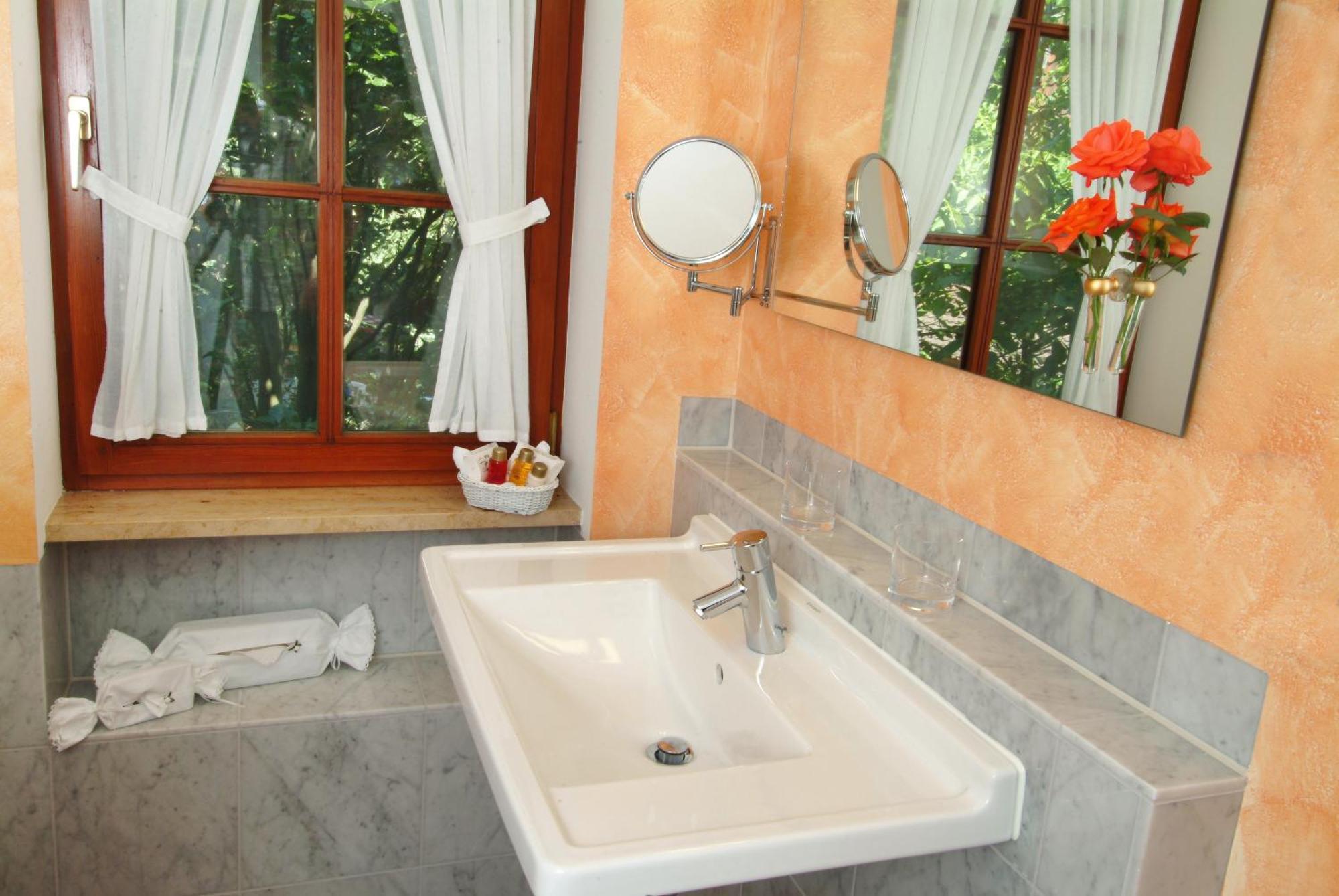 Hotel Leicht Biebelried Экстерьер фото
