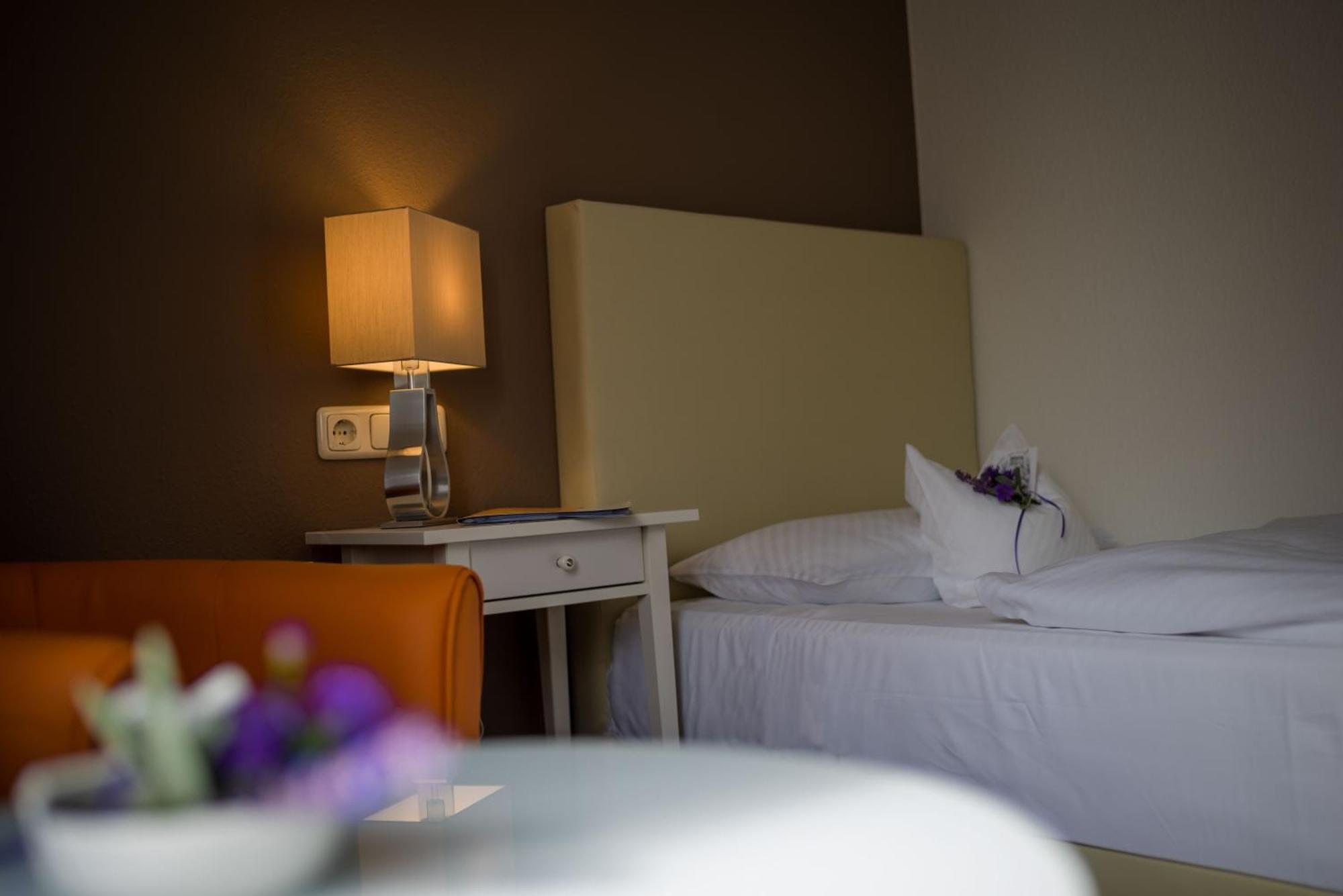 Hotel Leicht Biebelried Экстерьер фото