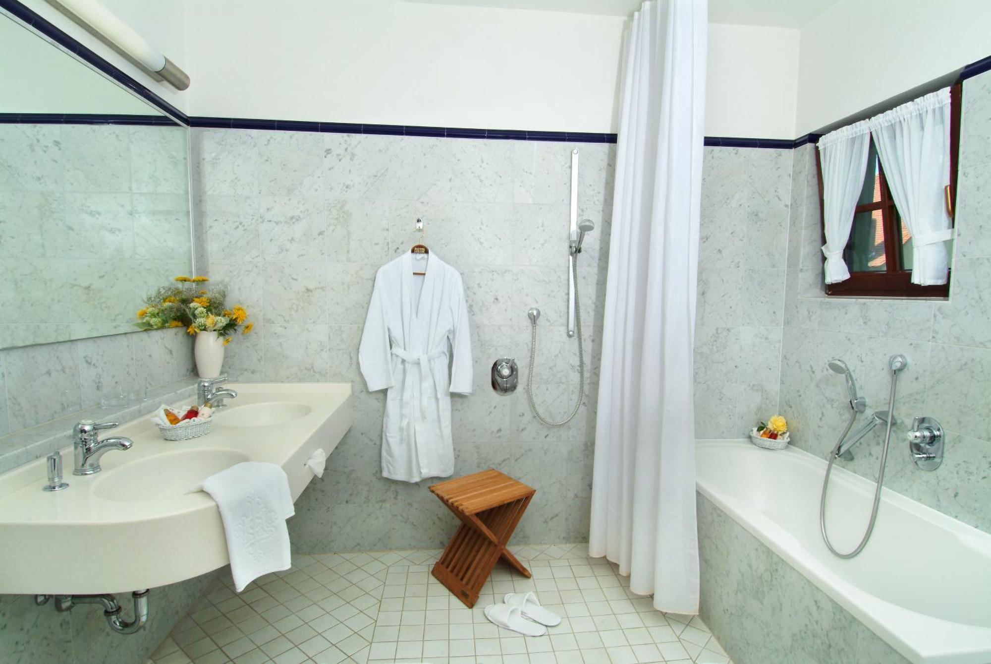 Hotel Leicht Biebelried Экстерьер фото