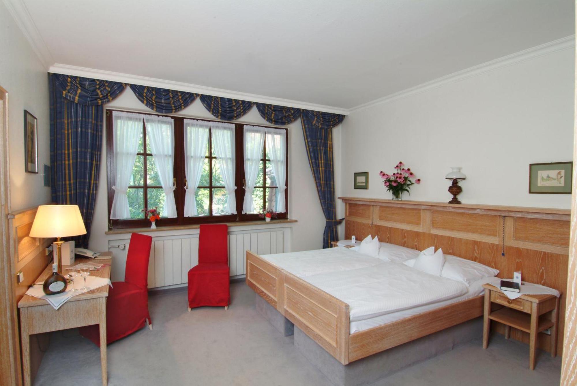 Hotel Leicht Biebelried Экстерьер фото