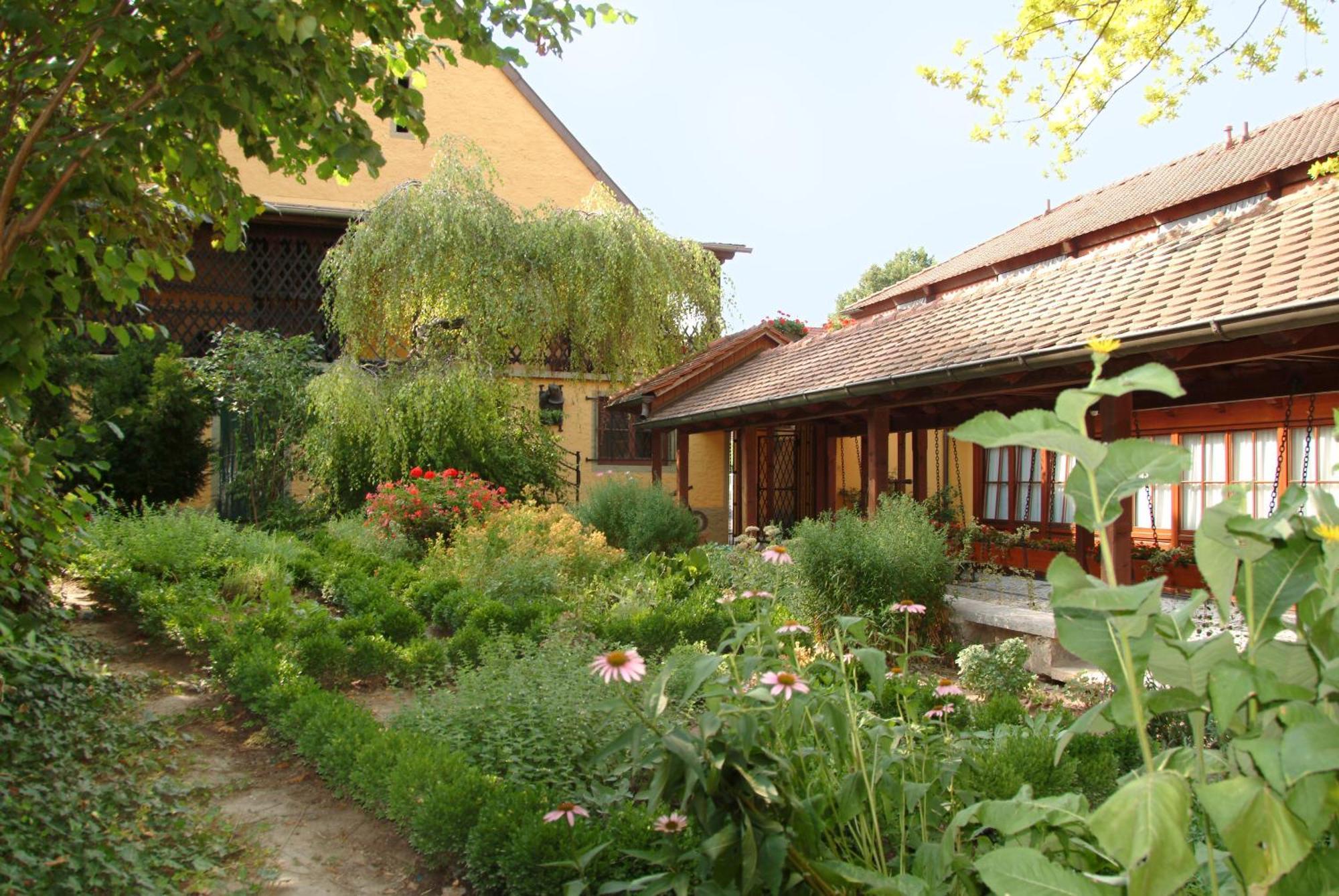 Hotel Leicht Biebelried Экстерьер фото