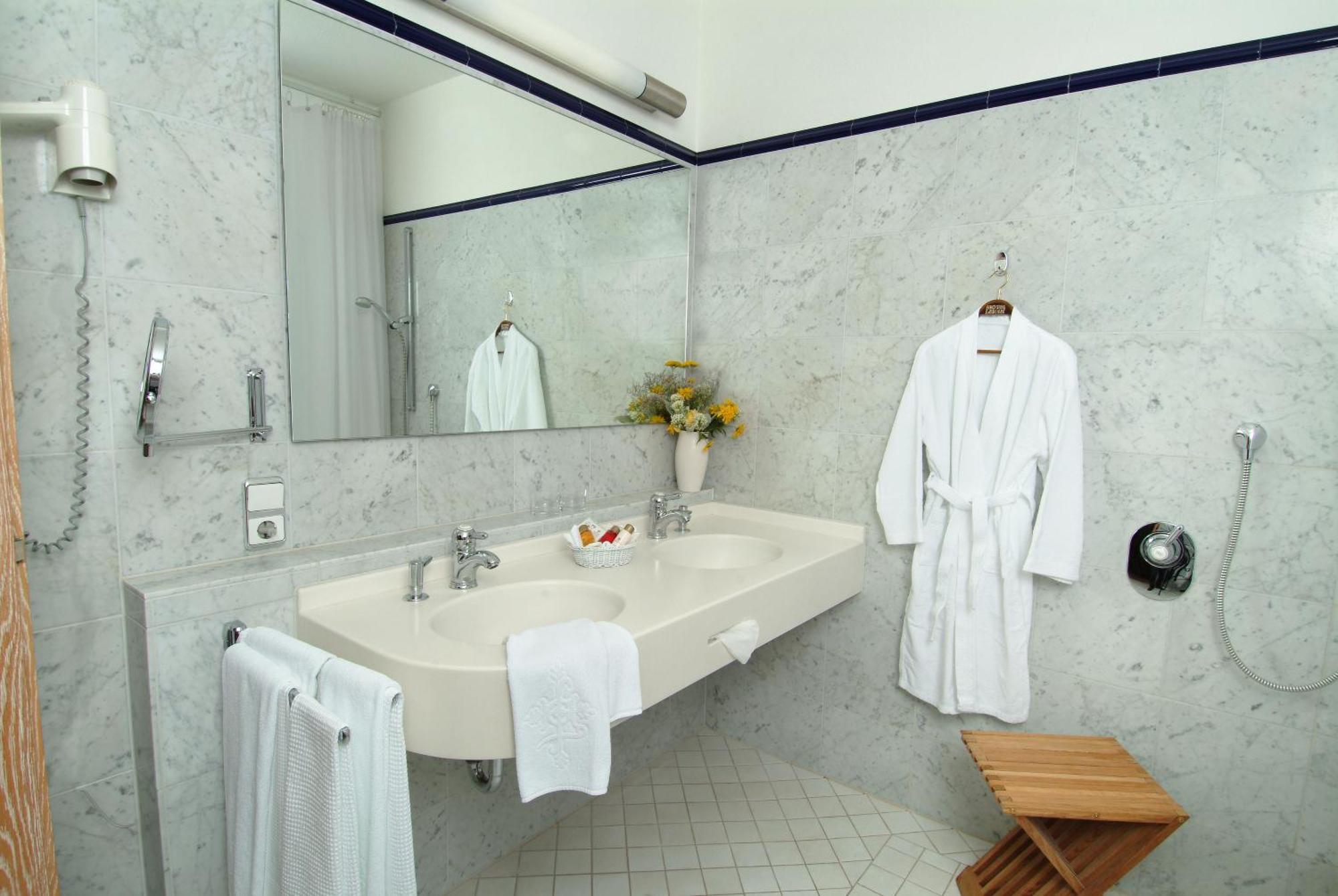 Hotel Leicht Biebelried Экстерьер фото